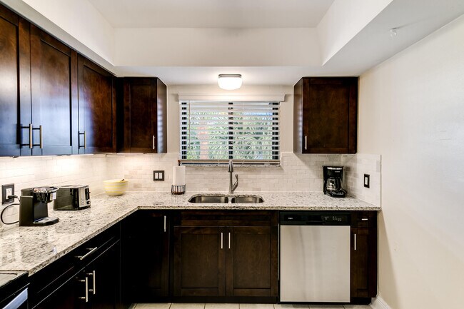 Building Photo - 412 S Palmway