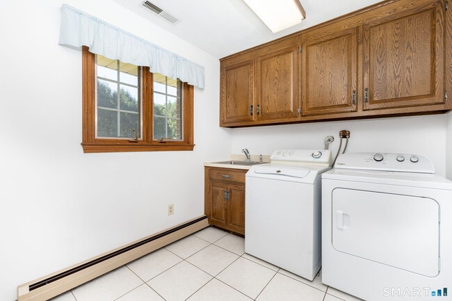 Building Photo - 428 Maple St