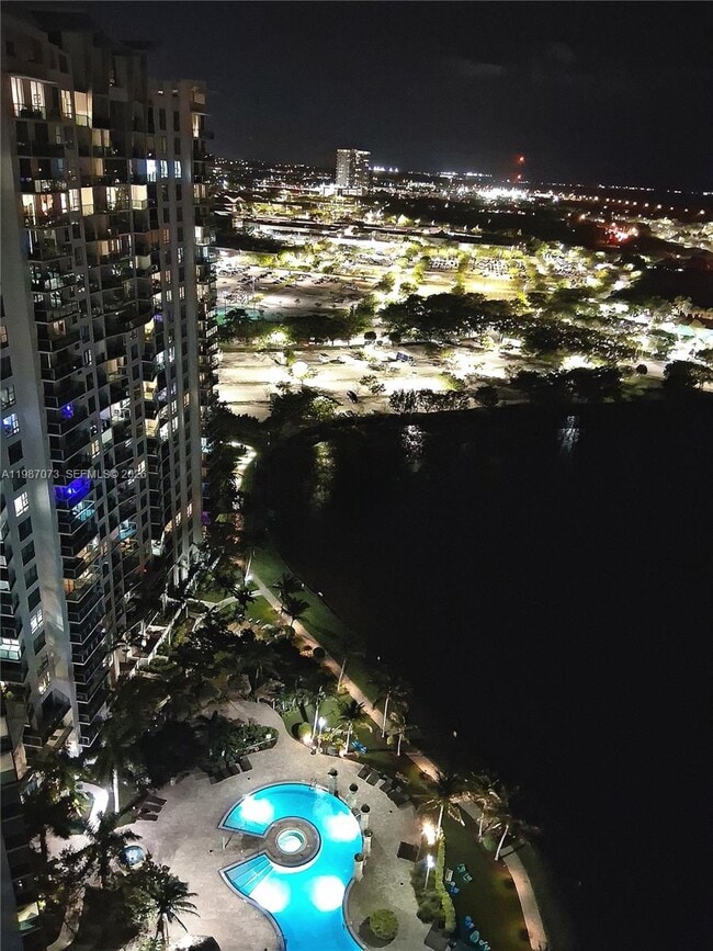 Building Photo - 2641 N Flamingo Rd