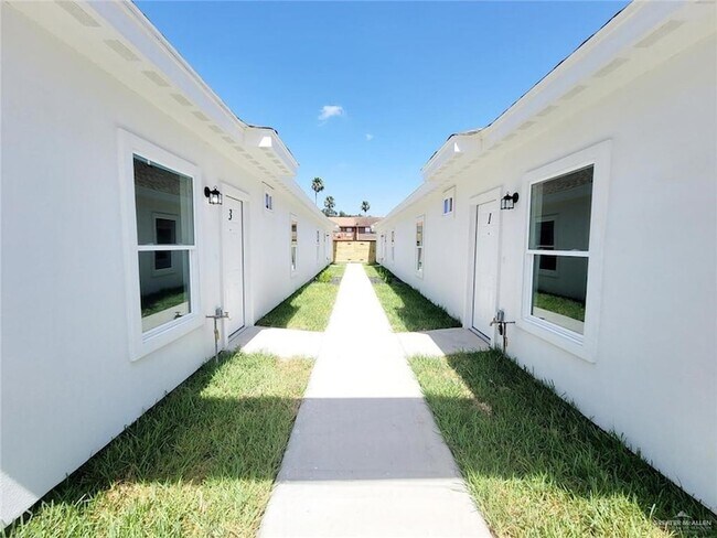 Building Photo - 2202 S Sports Dr