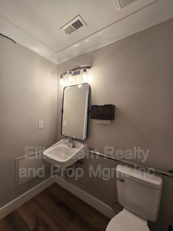 Building Photo - 2060 Ayrsley Town Blvd