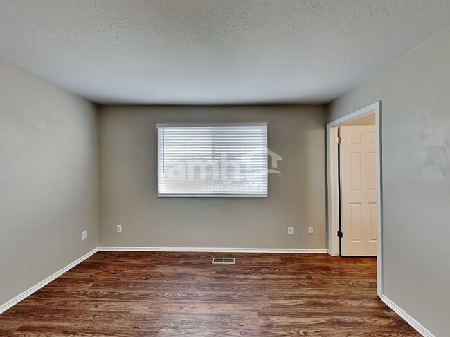 Building Photo - 498 N 500 W