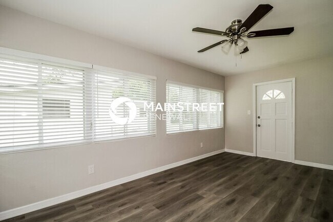 Building Photo - 3 Bedroom Pet-Friendly Home in Winter Park, FL with Main Street Renewal
