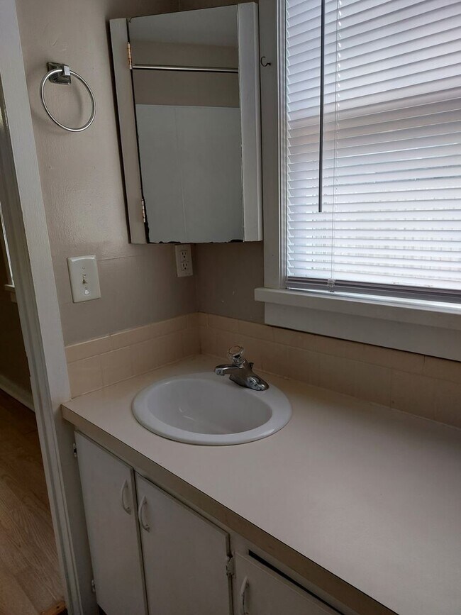 Building Photo - 4416-4418 E. Central