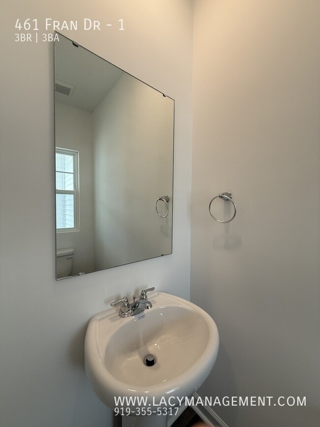 Building Photo - 461 Fran Dr