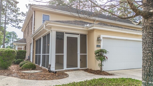 Building Photo - 401 Longwood Place