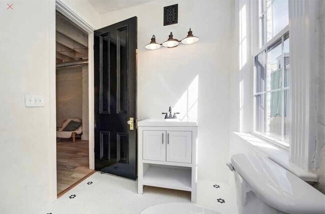 Building Photo - Luxury Home - Lawrenceville