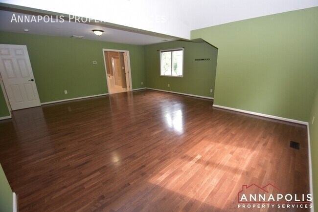 Building Photo - 602 Victoria Dr