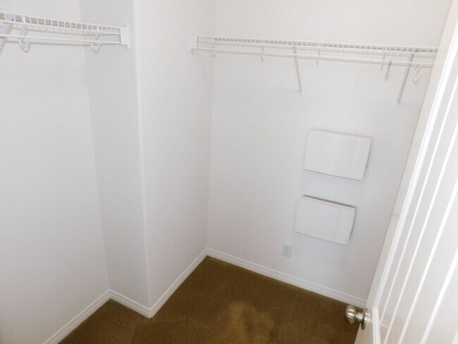 Building Photo - Beautiful 4 bed, 2.5 bath unit in Orange.