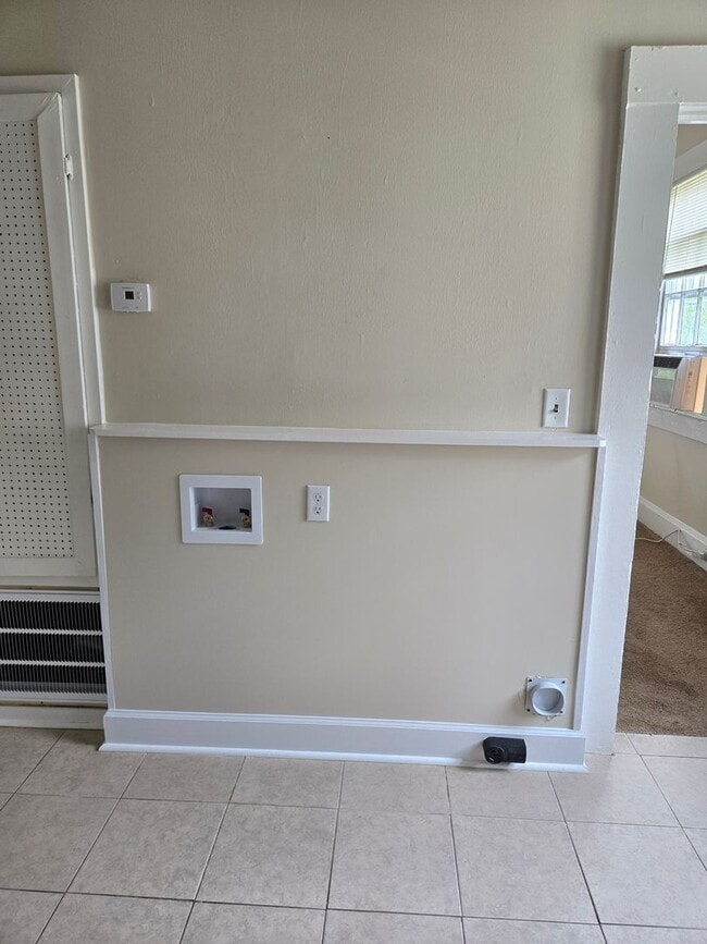 Building Photo - FOR RENT with a Riverview!