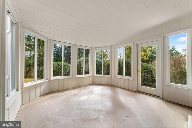 Building Photo - 9 Snug Hill Ct