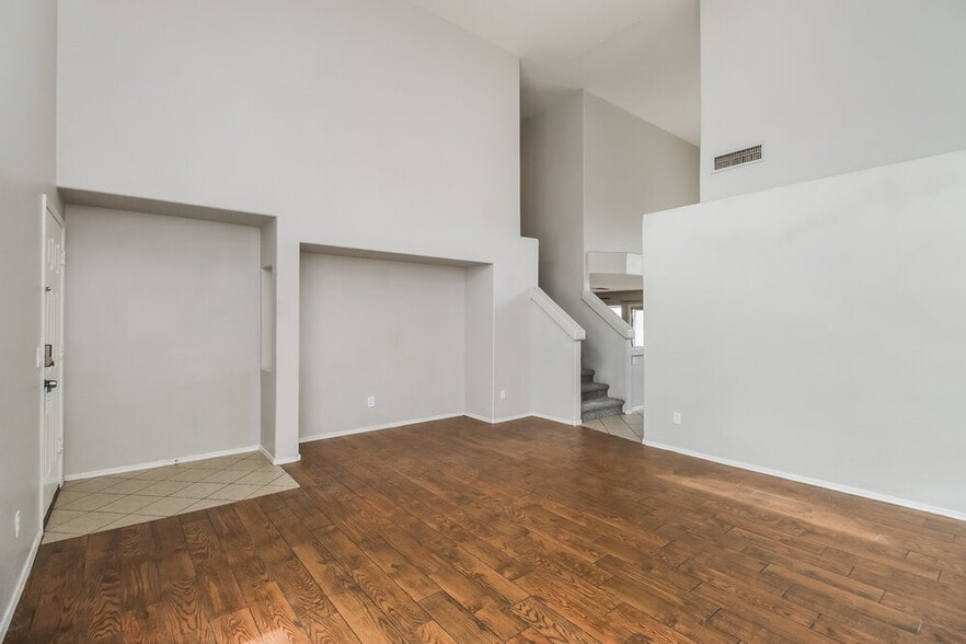 Building Photo - 11024 W Frier Dr