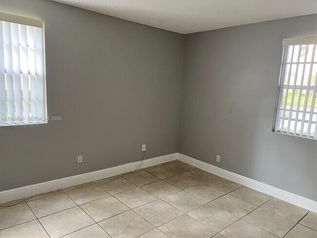 Building Photo - 1261 SW 46th Ave