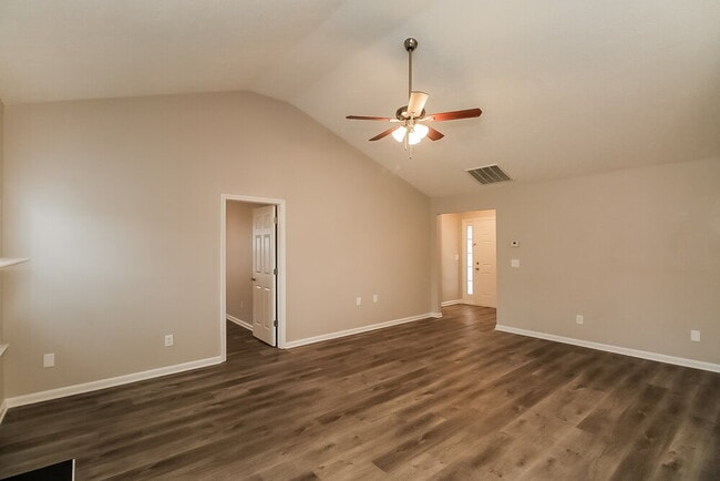Building Photo - 1500 Logan Ln