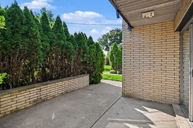 Building Photo - 1245 N La Grange Rd