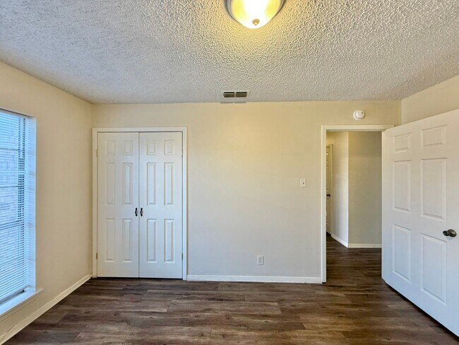 Building Photo - 4614/4616 Edinburgh SERIES 75