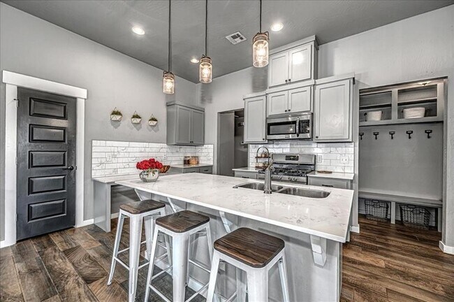 Building Photo - 10300 Glover River Dr