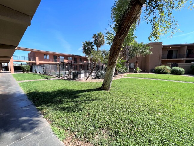 Building Photo - ***MOVE IN SPECIAL**Prime Location in Scot...