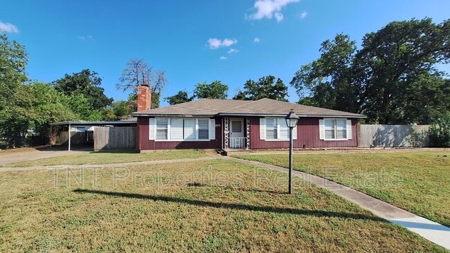 Primary Photo - 201 Elm Ave