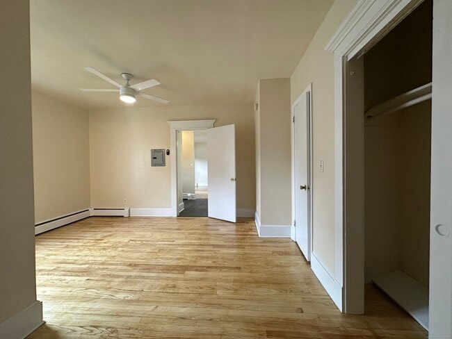 Building Photo - 205 Elm St