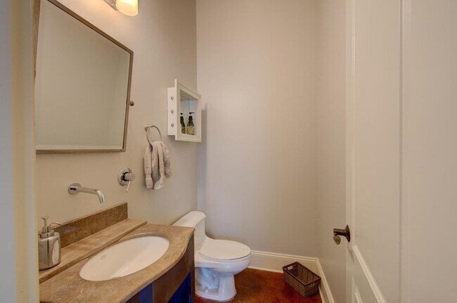 Building Photo - 3786 Rosedale Dr