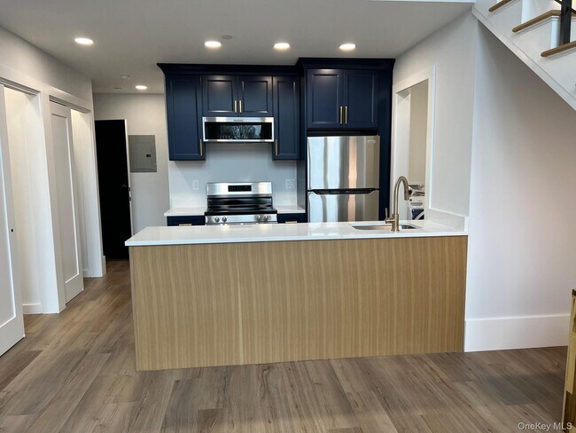 Building Photo - 42 N Main St