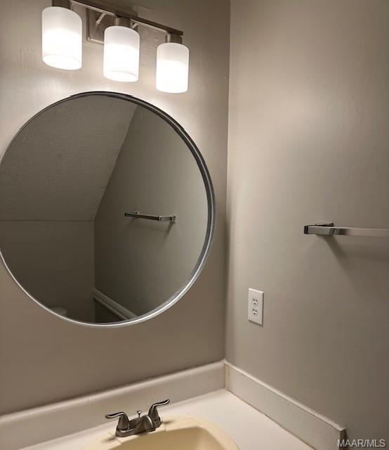 Building Photo - 4816 Regal Dr