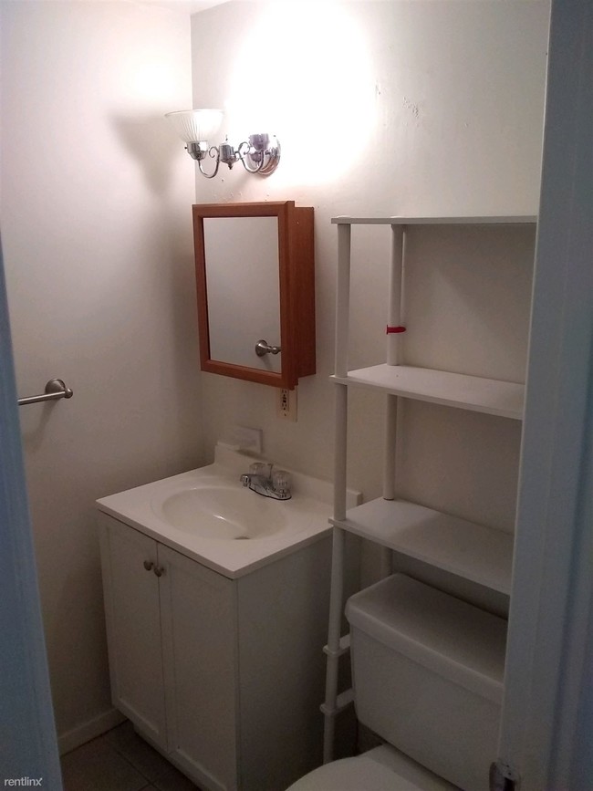 Building Photo - 3 br, 1.5 bath Condo - 7244 Donnell Pl Apt C2