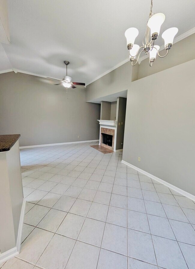 Building Photo - 1470 Estacada Way
