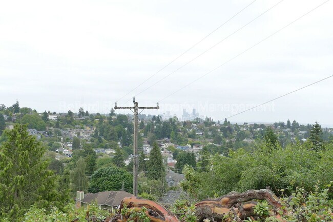 Building Photo - 3402 37th Ave W
