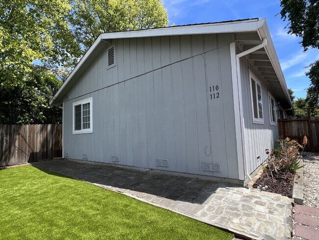 Building Photo - Charming Duplex Near Downtown Santa Rosa!