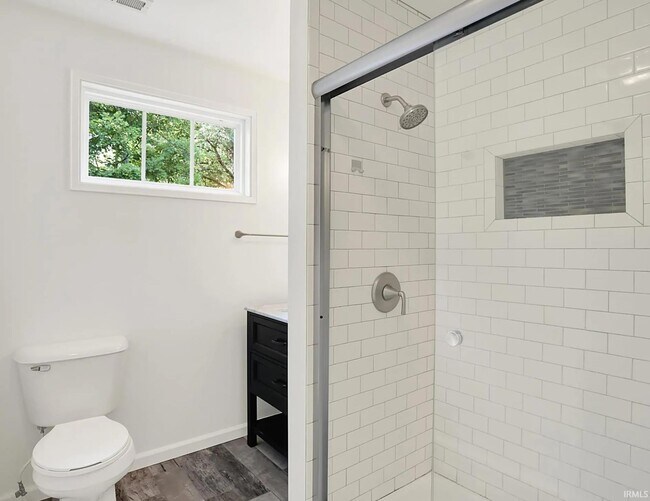 Building Photo - 1604 E University St