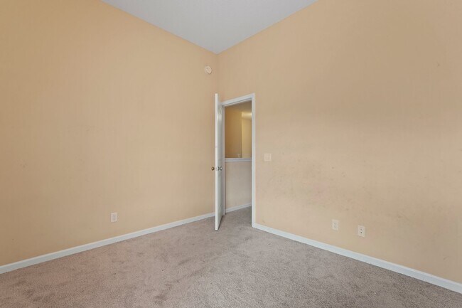 Building Photo - 966 Mustang Ln NE