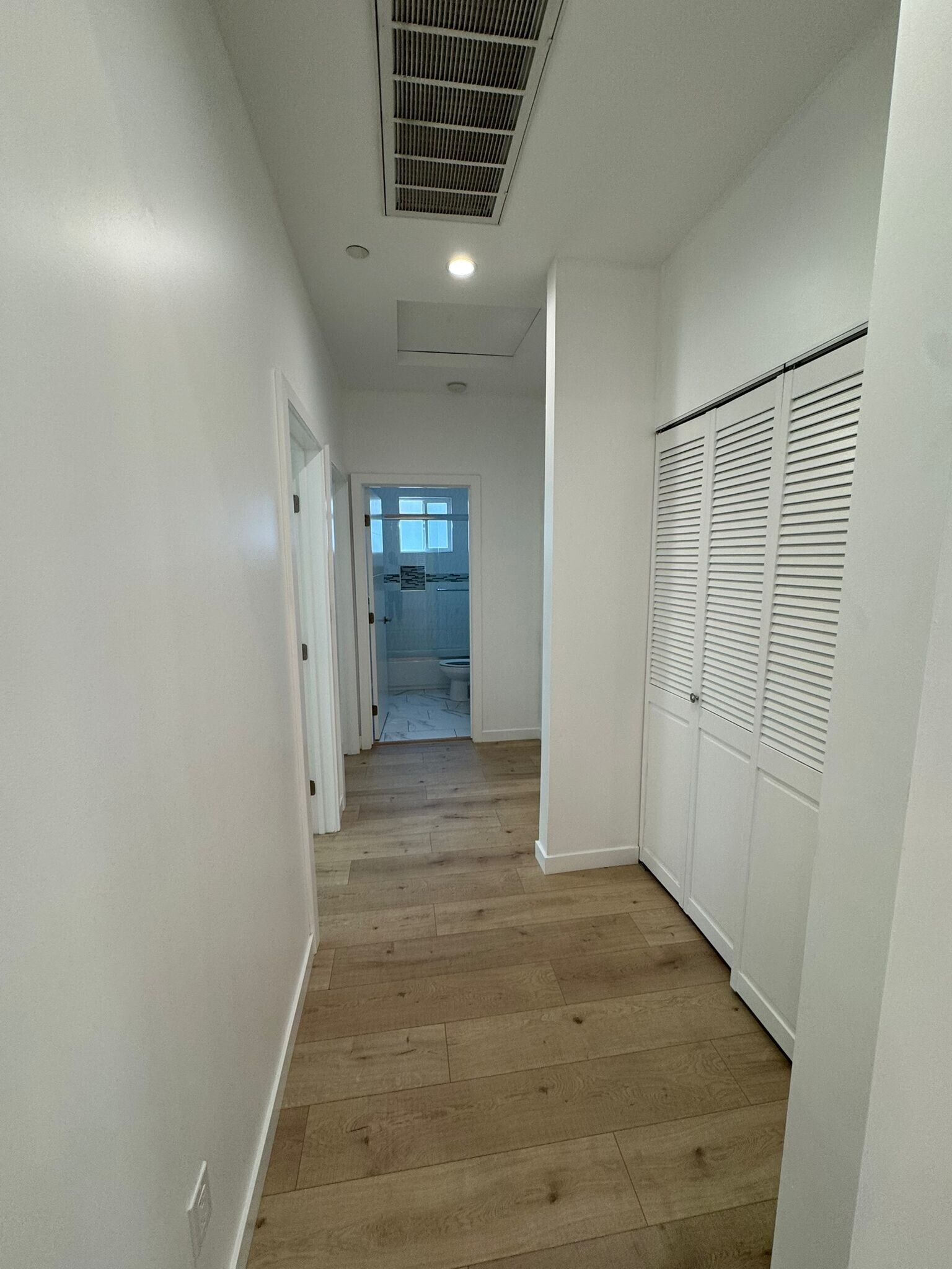 Building Photo - 6731 Kraft Ave