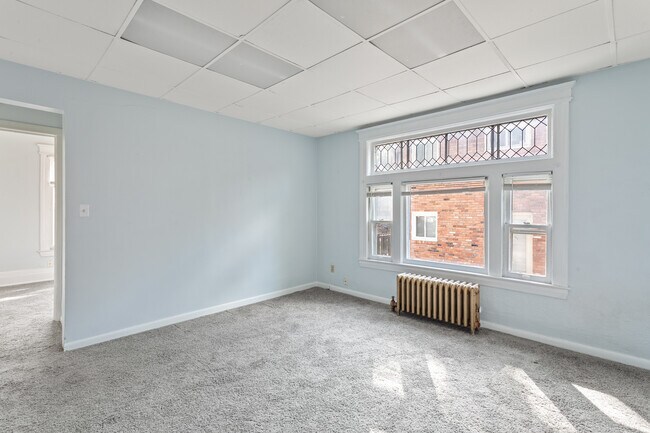 Building Photo - 405 E 6th St