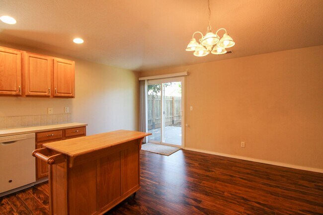 Building Photo - 3882 Lone Oak Rd SE