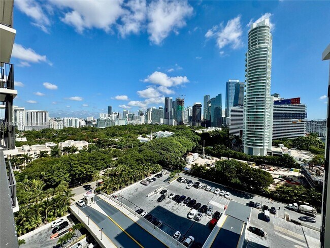 Building Photo - 1901 Brickell Ave