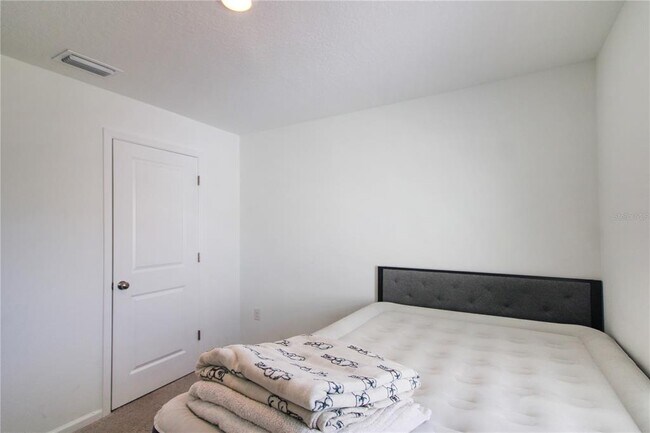 Building Photo - 10276 N Spaulding Dr