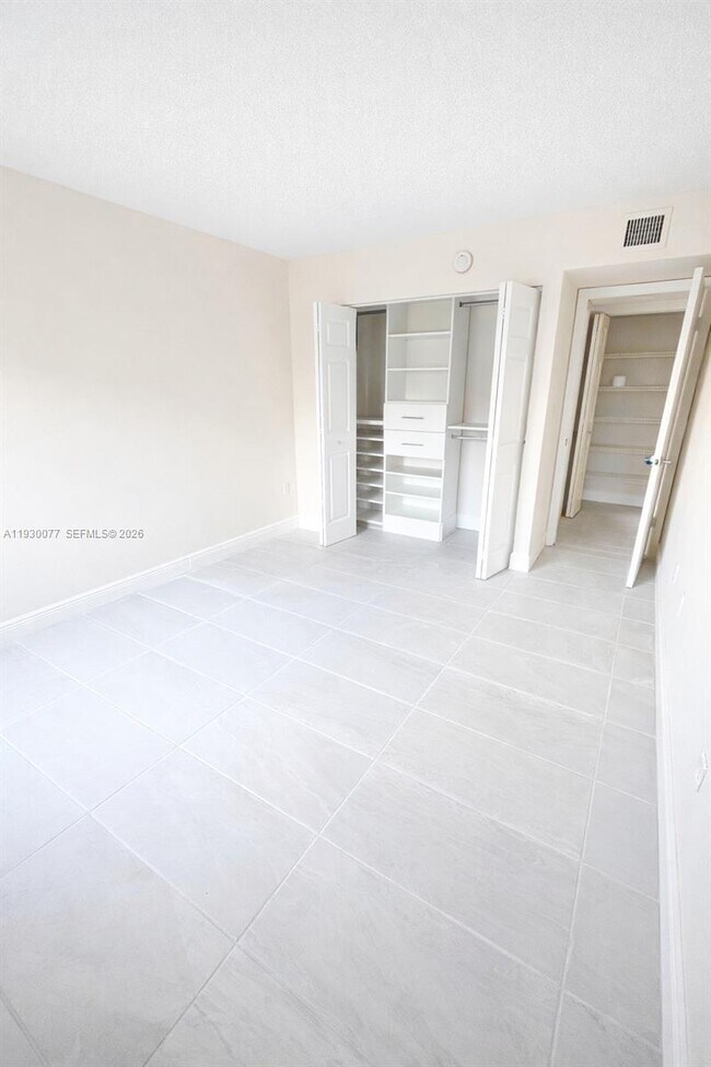 Building Photo - 731 N Pine Island Rd