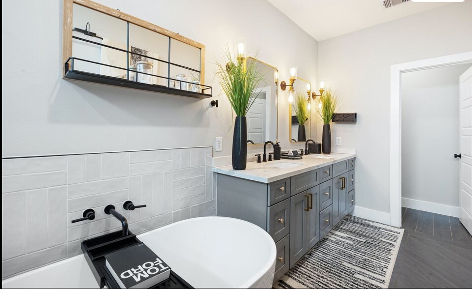 Building Photo - 7033 Avenue L