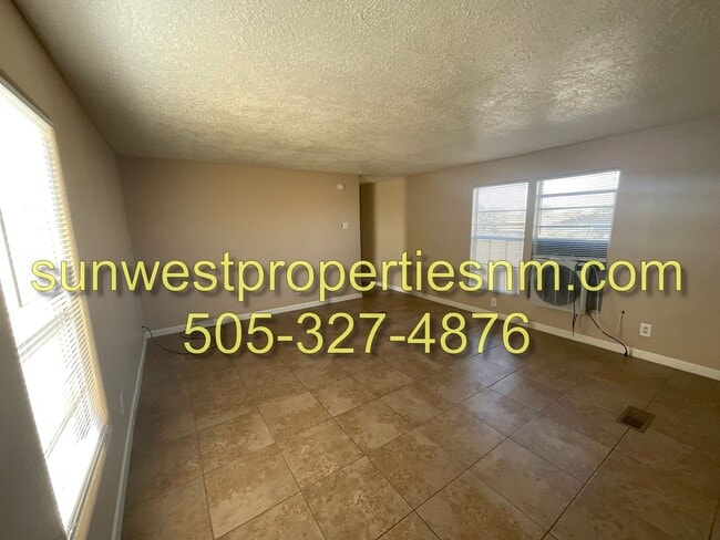 Building Photo - 2 Bed, 1 Bath Home in Bloomfield