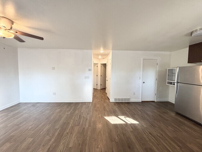 Building Photo - 516 S 900 W