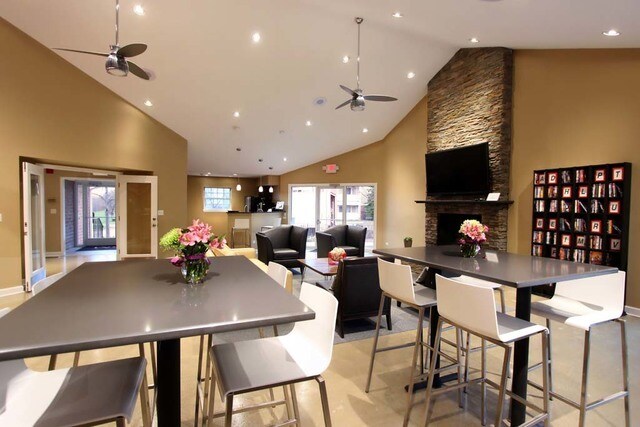 Building Photo - 1701 Buttonwood Cir