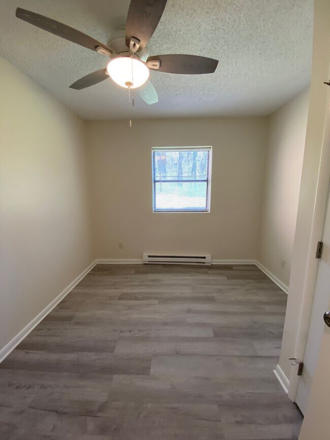 Building Photo - North AVL - Totally renovated 2 bedroom, 1...