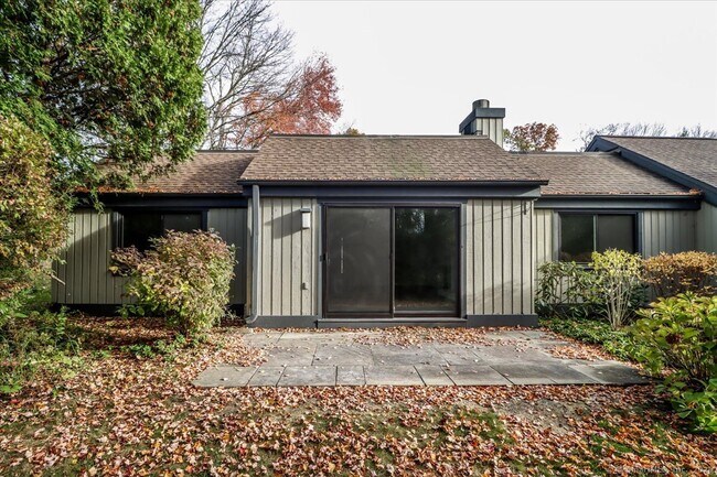 Building Photo - 929 Heritage Vlg