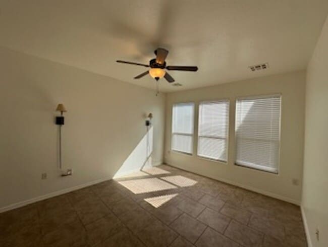 Building Photo - 4715 Zeno Pl