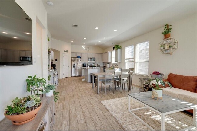 Building Photo - 401 Duroc Dr