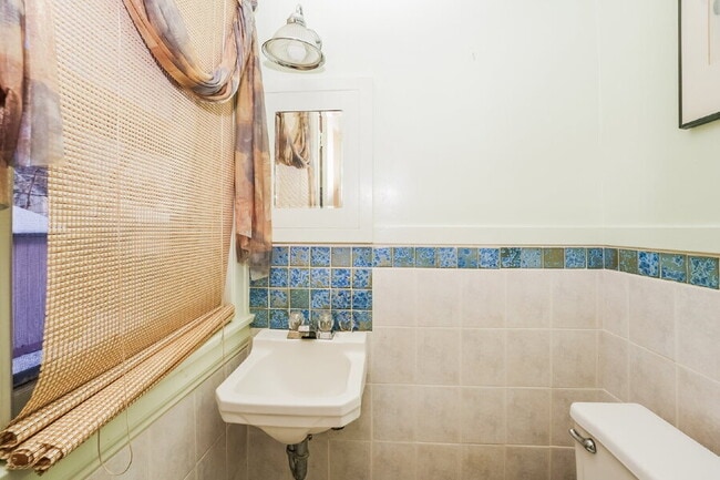 Building Photo - 3549 Bainbridge Rd