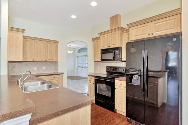 Building Photo - Living Large at a Beautiful 3/2 in Northport