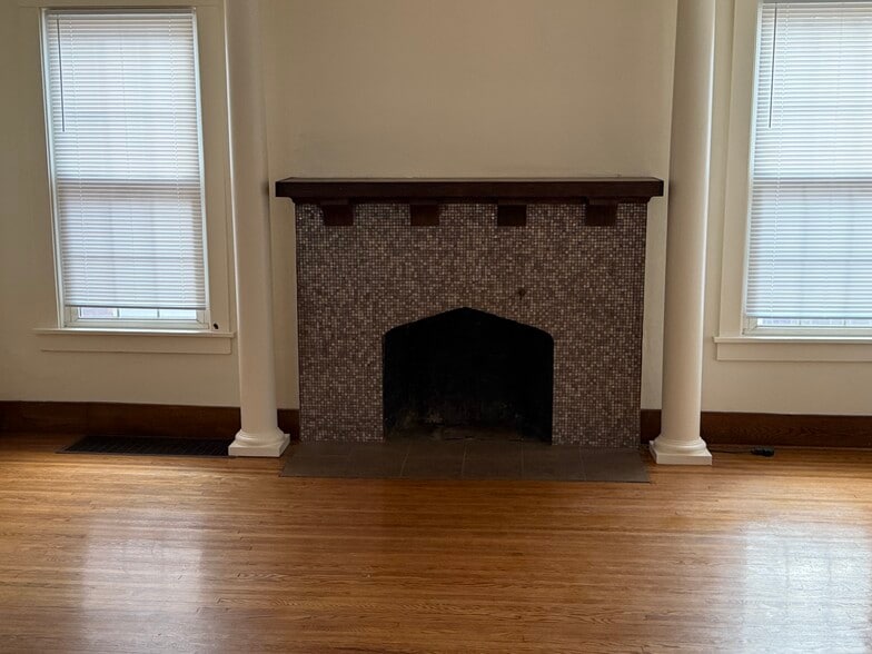 Building Photo - 918 N Cooper St